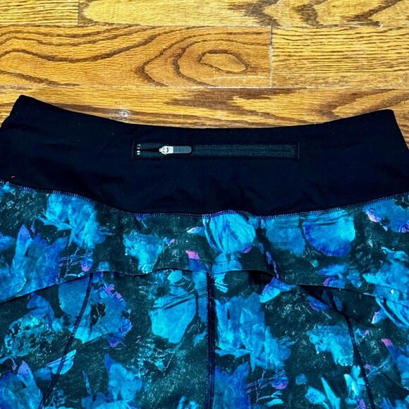 Lululemon Hotty High Rise Lined Shorts. Size 4. - Picture 4 of 6